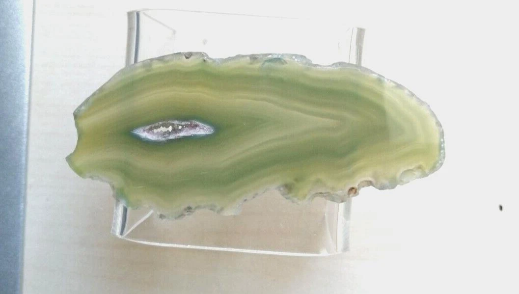 Petite agate verte en tranche fine polie long 7,5 cm / 19,99 g